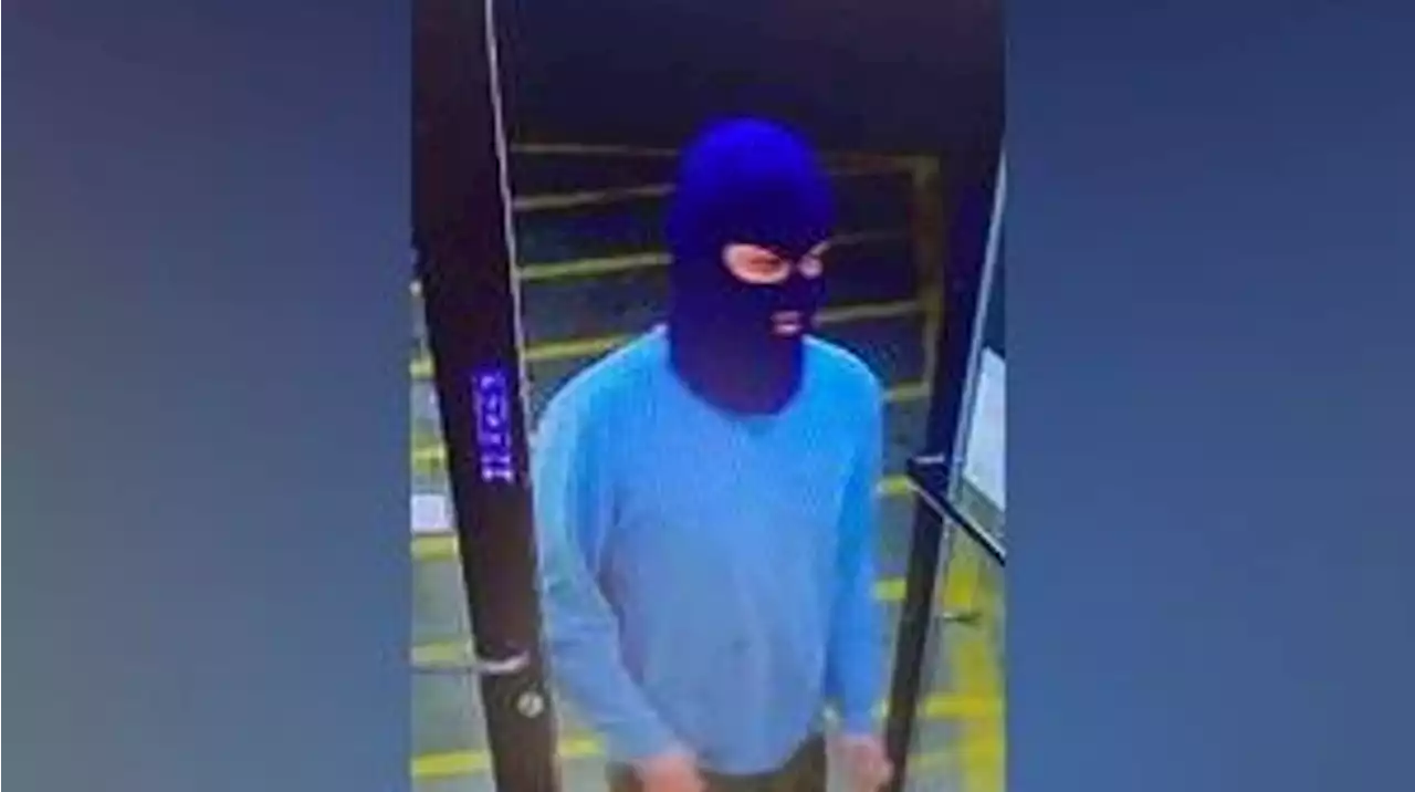 Ski mask-clad man steals cash in armed robbery of Port Alberni 7-Eleven