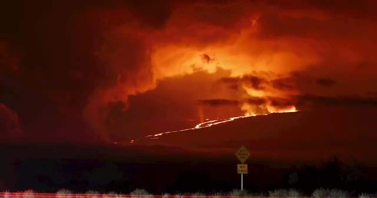 Mauna Loa eruption: Hawaii volcano spews lava 200 feet into the sky