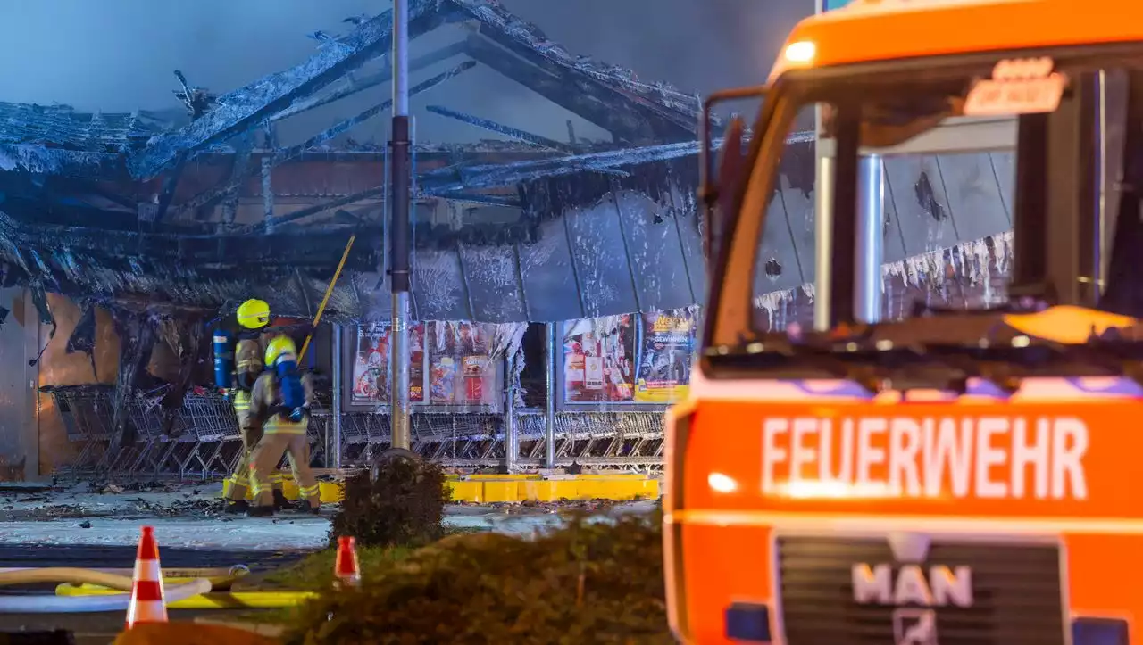 Berlin: Supermarkt abgebrannt – Dach eingestürzt