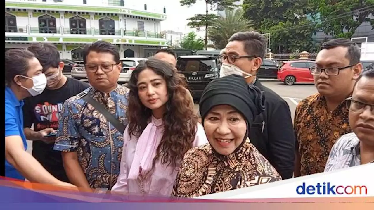 Mediasi, Ibunda Dewi Perssik Ingin Tahu Alasan Winarsih Hina Anaknya