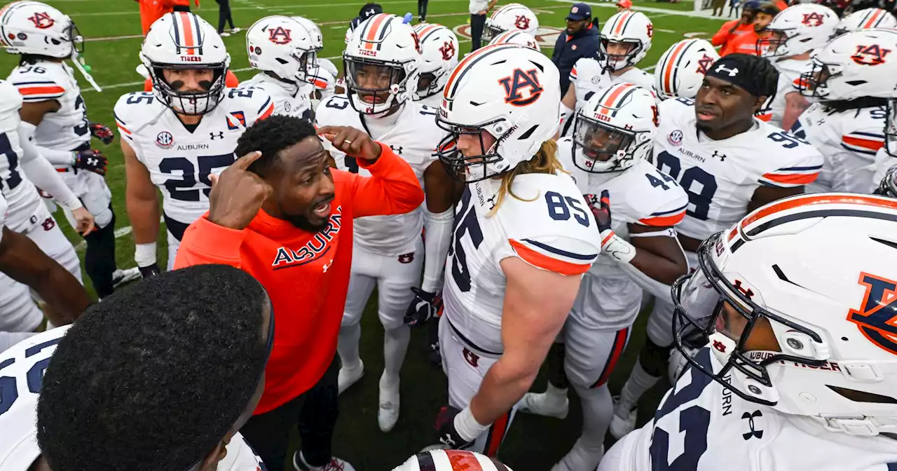 New Auburn coach Hugh Freeze retaining Cadillac Williams on staff