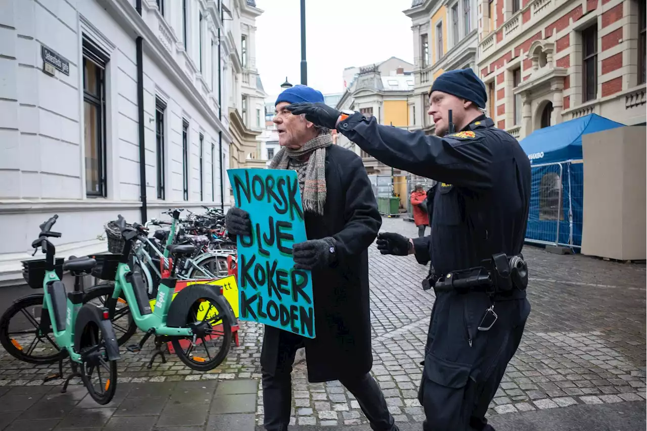 Klimaaktivister pågrepet utenfor Equinor-konferanse