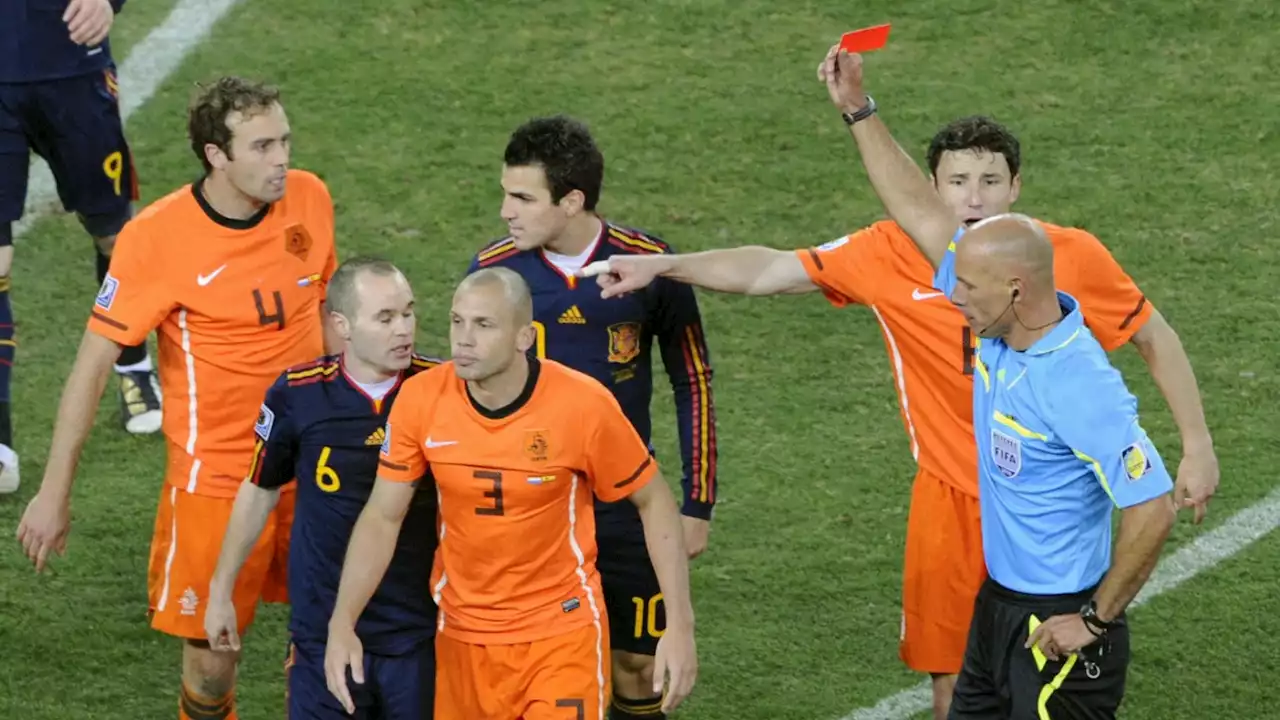 Ex-Netherlands man reveals he 'wanted to attack' referee Howard Webb in 2010 World Cup final