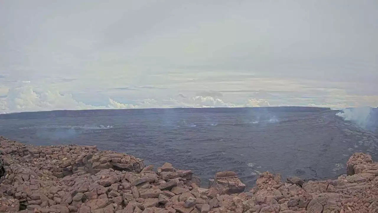 Here's how you can watch Hawaii's Mauna Loa volcano eruption live