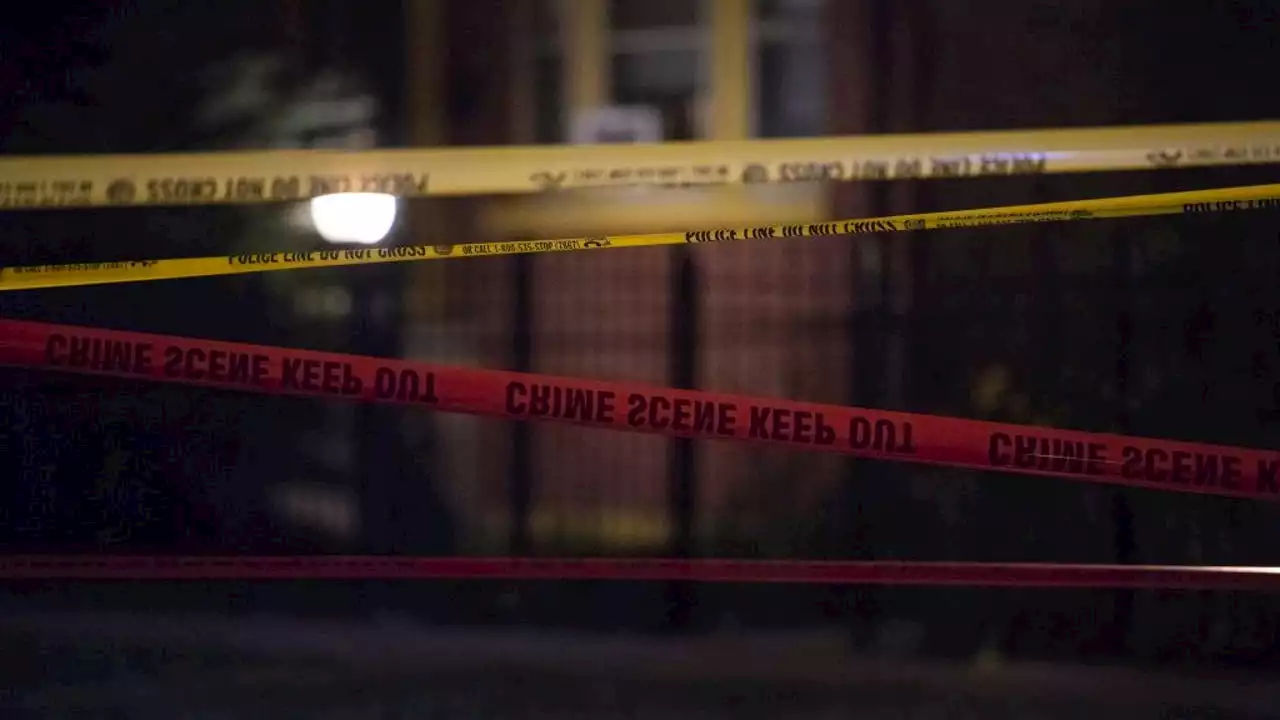 Man, 30, dies after being found shot on Little Village sidewalk