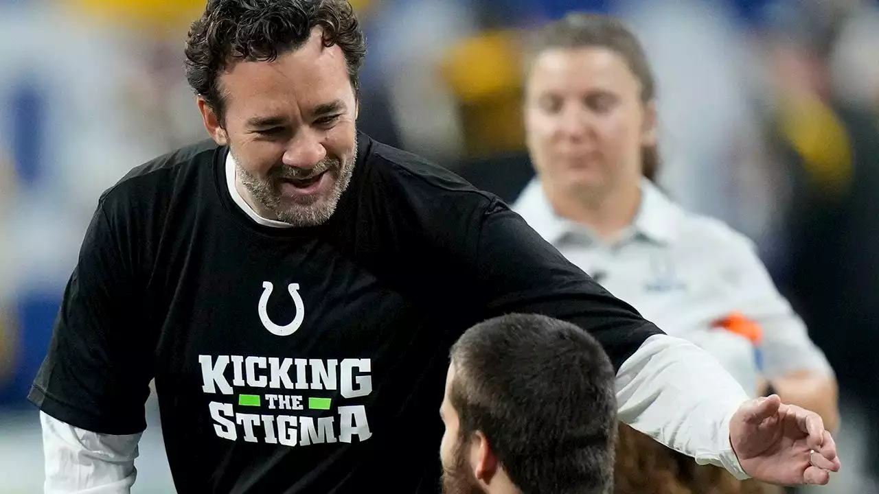 Colts' Jeff Saturday explains refusal to use timeouts on final drive: 'Felt like we had time'