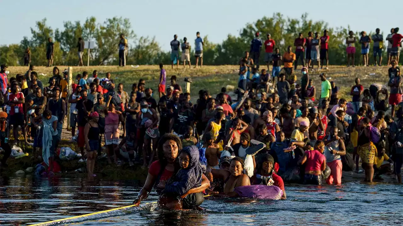 MSNBC analysts deny 'crisis,' claim border is 'not being overrun:' 'Not happening'