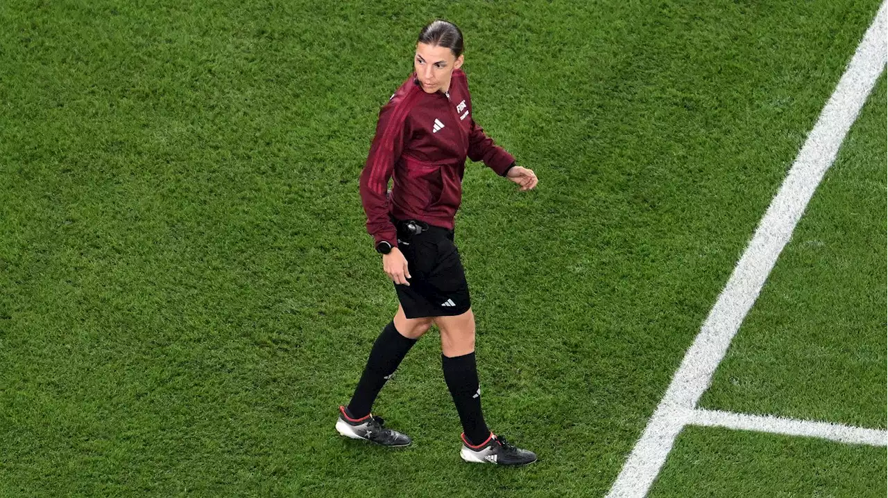 Coupe du monde 2022 : Stéphanie Frappart va devenir la première femme à arbitrer dans un Mondial