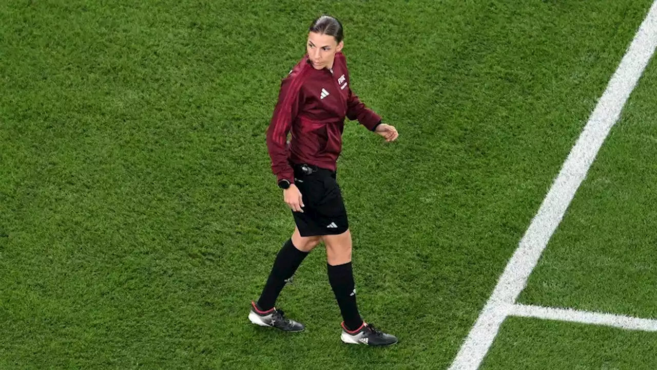 Coupe du monde 2022 : Stéphanie Frappart va devenir la première femme à arbitrer dans un Mondial