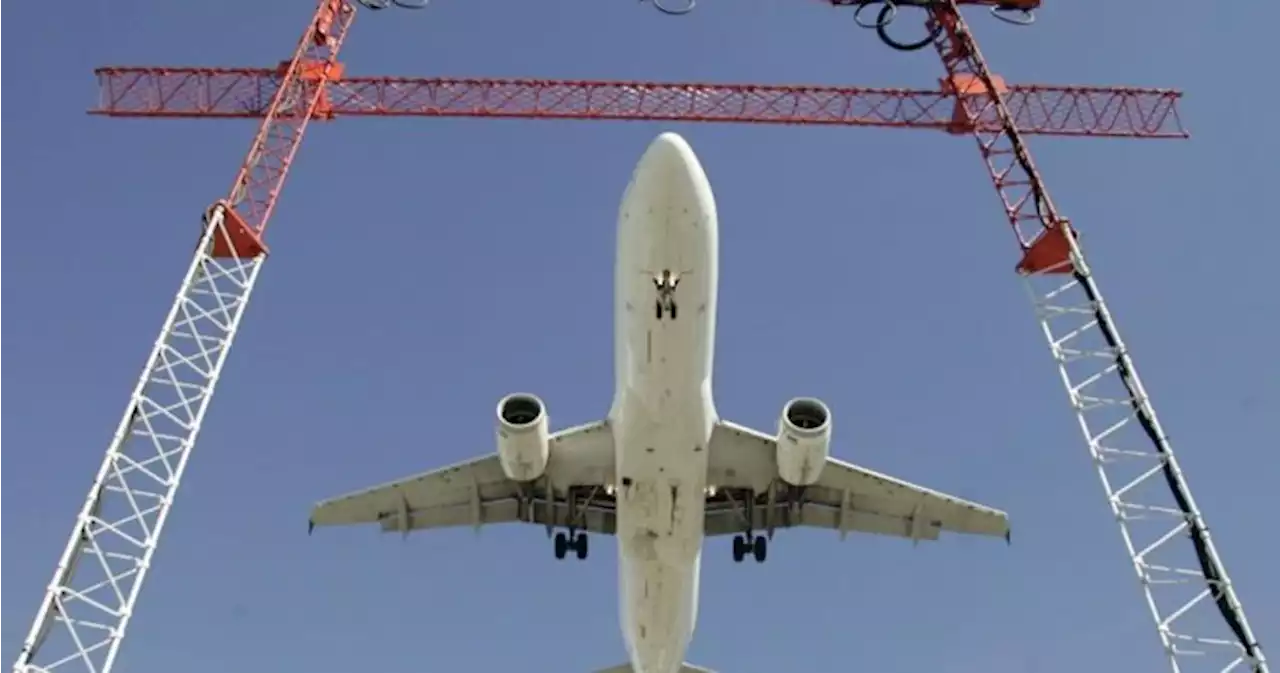 Pearson International Airport adopts new landing procedures to lower noise, emissions - Toronto | Globalnews.ca