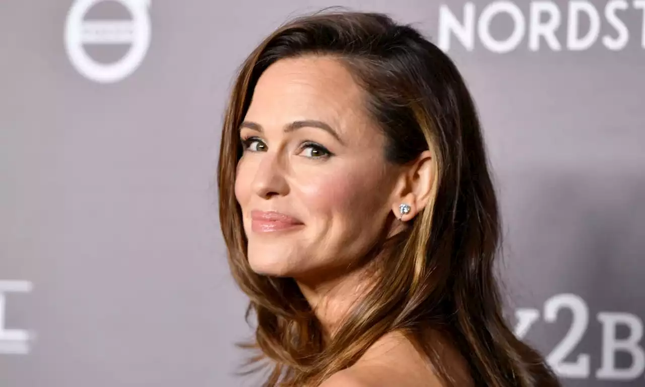 Jennifer Garner's recap post-Thanksgiving with three kids is not what you'd expect