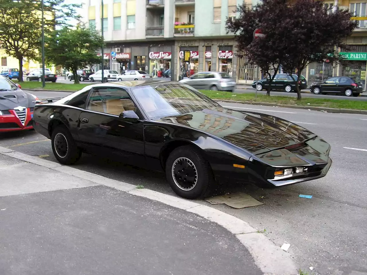 KITT, la super car parlante che fece la storia degli anni '80