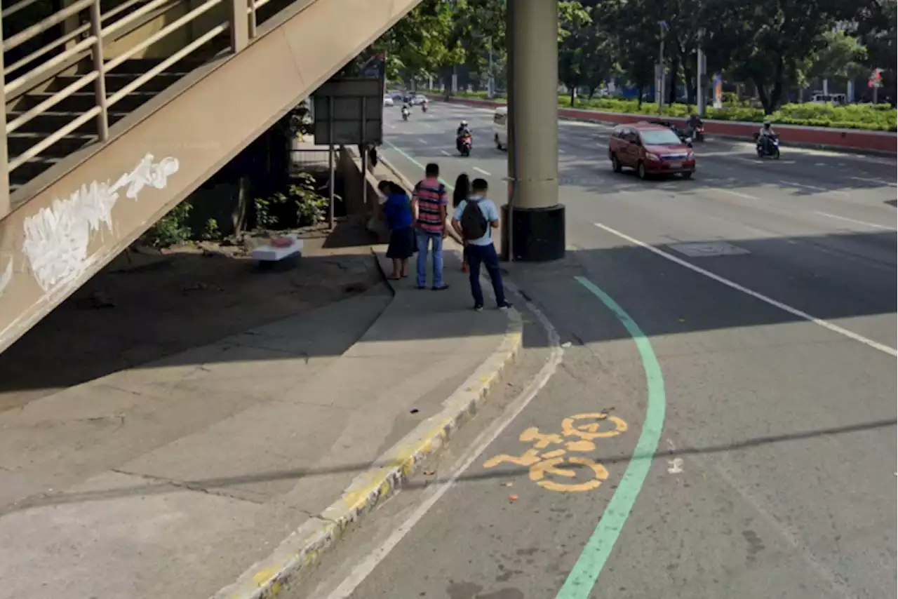 'Platform 9 3/4?': Netizens poke fun at QC bike lane blocked by footbridge’s pillar