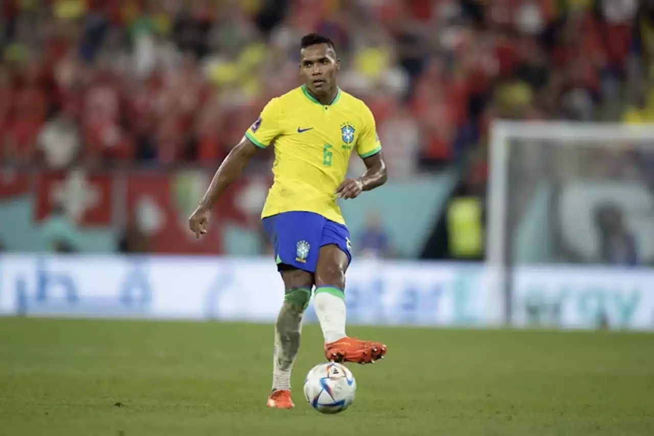 Alex Sandro sente incômodo, mas tranquiliza situação de outra lesão na Seleção