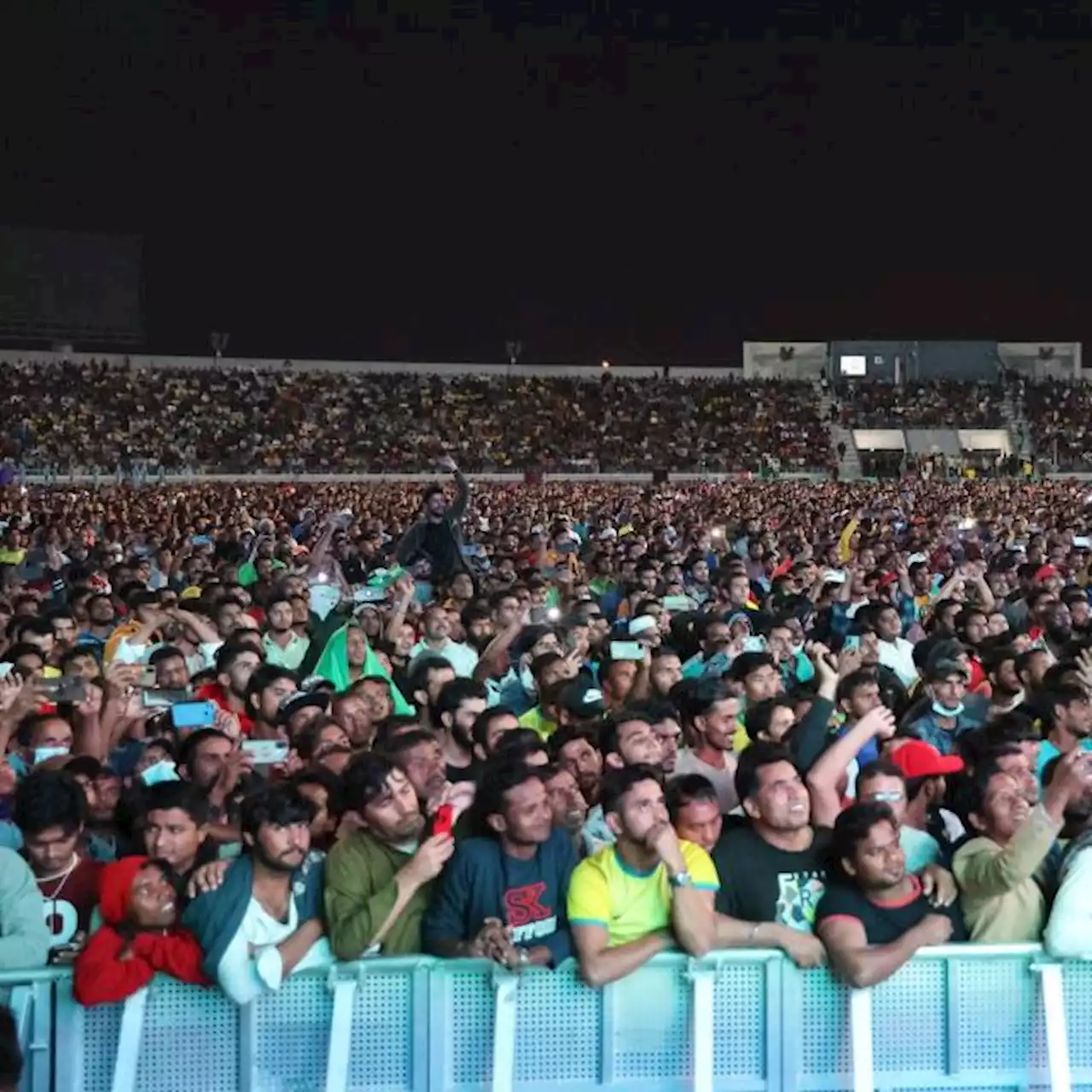 En immersion dans la fan-zone des migrants de la Coupe du monde au Qatar