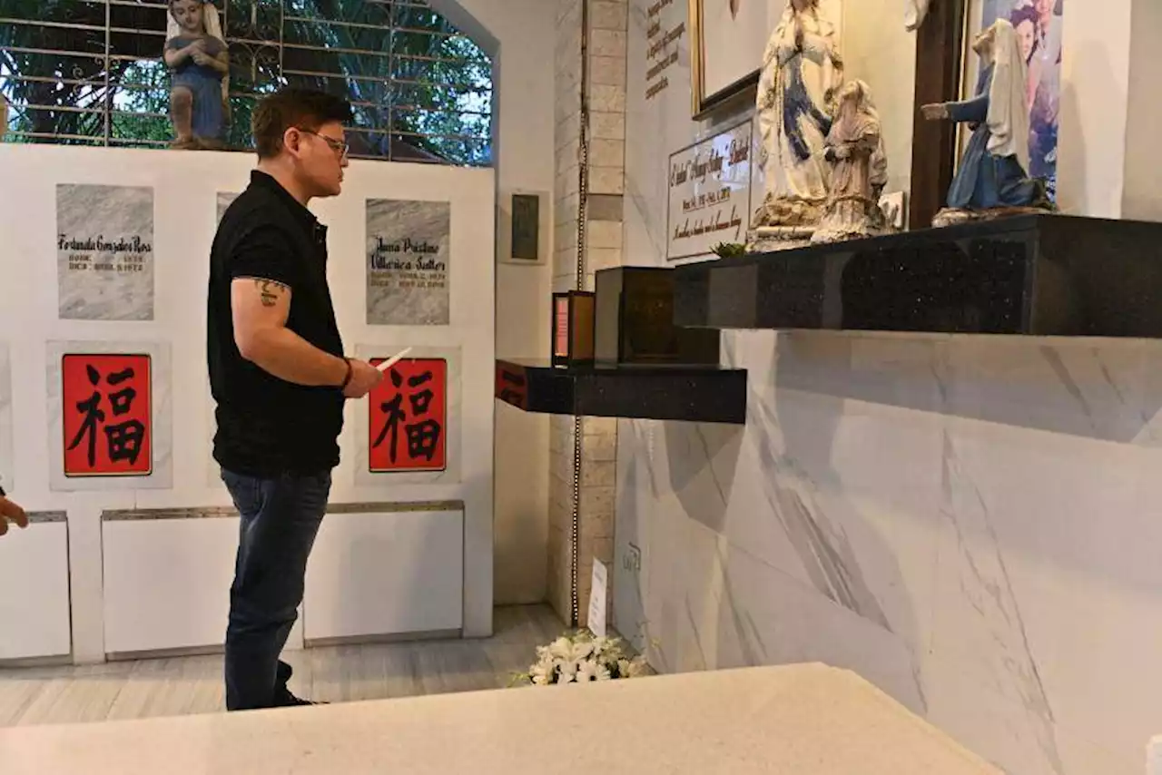 LOOK: Pulong visits late grandpa on 111th birth anniversary