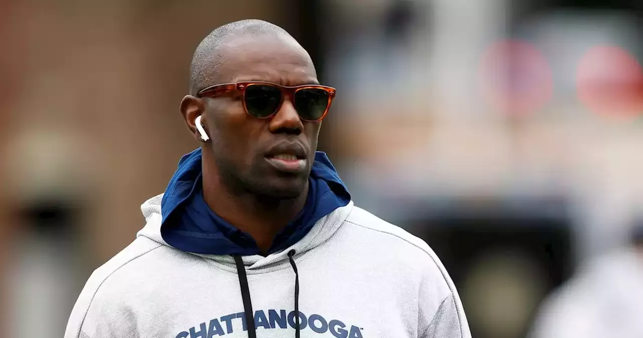 Terrell Owens allegedly defends fan by fighting heckler outside a CVS