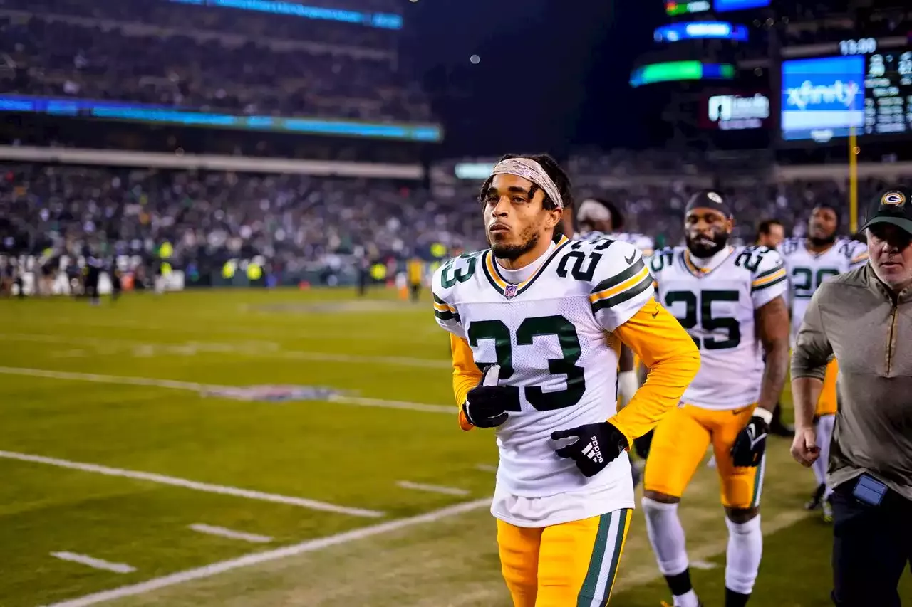 Packers' Jaire Alexander swaps double-bird salute with Eagles fan (PHOTO) 