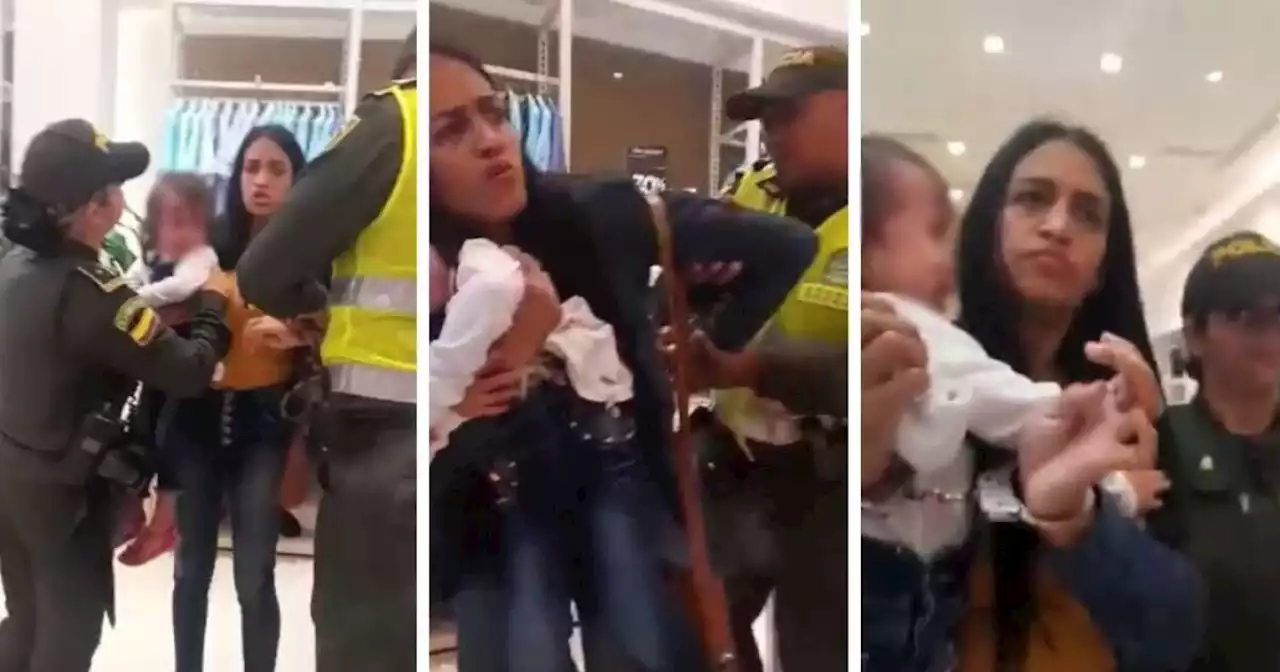 Policía saca esposada a madre con bebé en brazos que reclamaba liquidación en tienda Jon Sonen