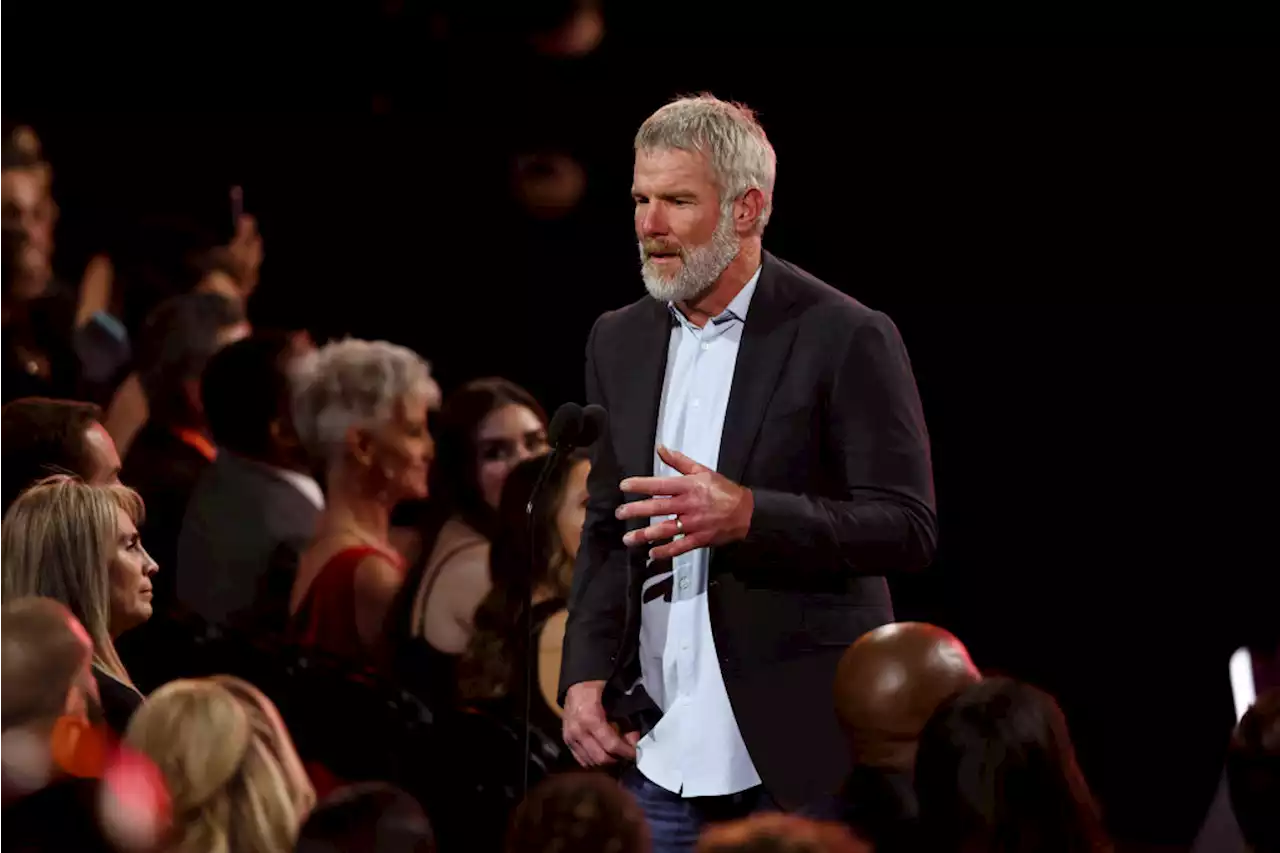 Brett Favre files motion to dismiss Mississippi welfare lawsuit