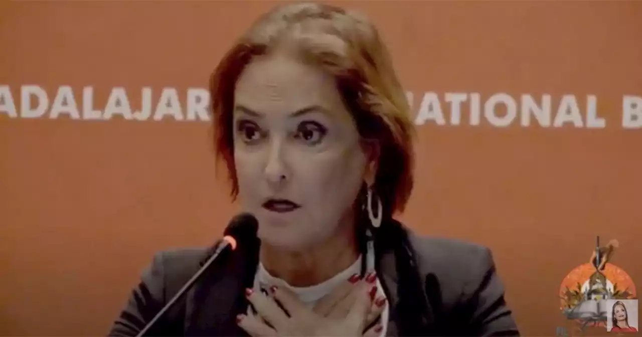 Abuchean y critican a Patricia Armendáriz en la FIL de Guadalajara por defender a AMLO