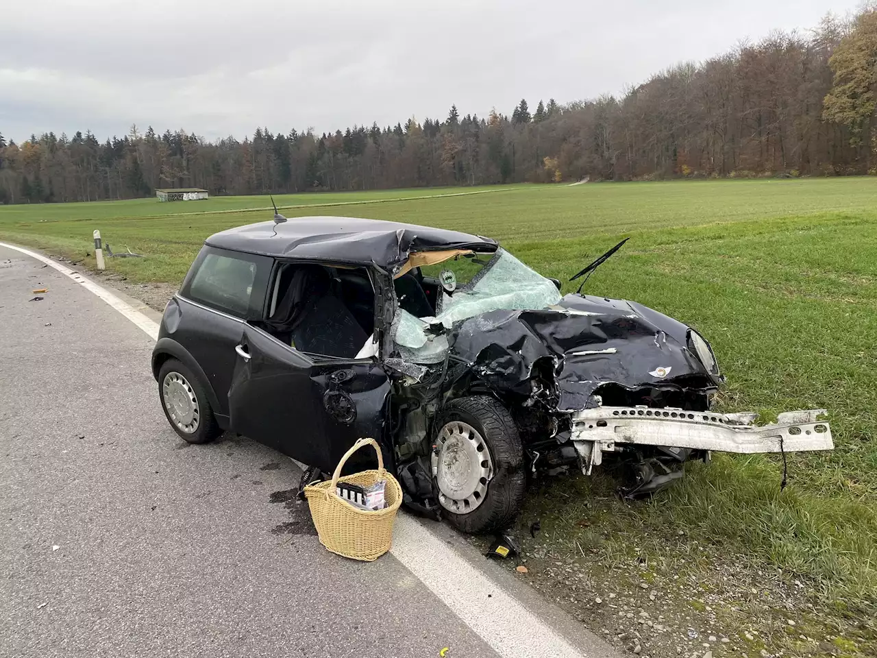 Seon AG: Automobilistin (58) nach Unfall schwer verletzt ins Spital geflogen