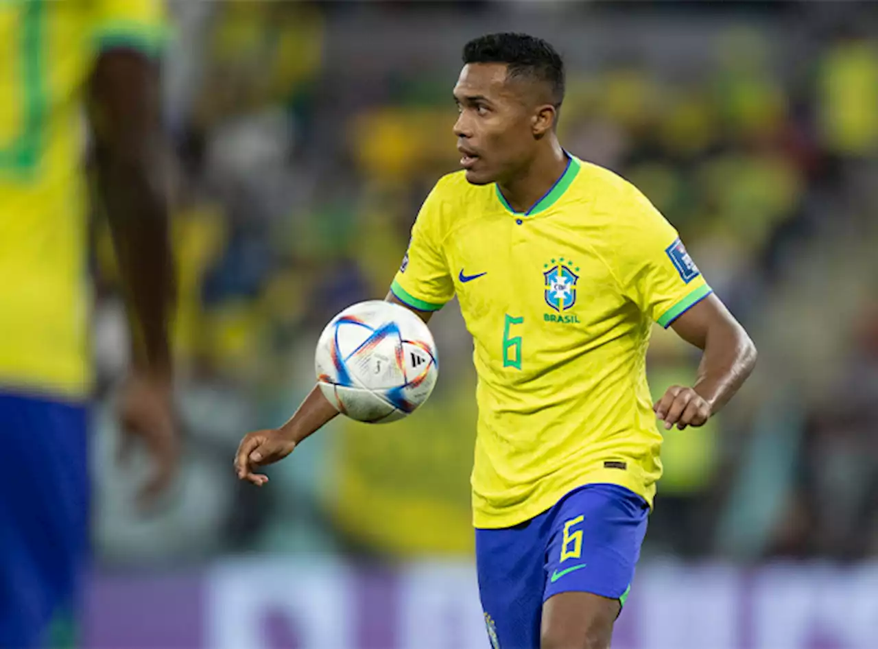 Alex Sandro tem lesão no quadril e desfalca o Brasil contra Camarões