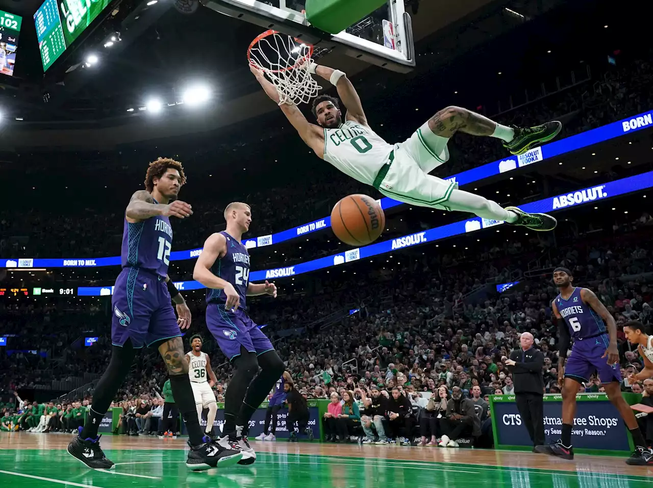 Tatum, top-ranked Celtics demolish Hornets by 35