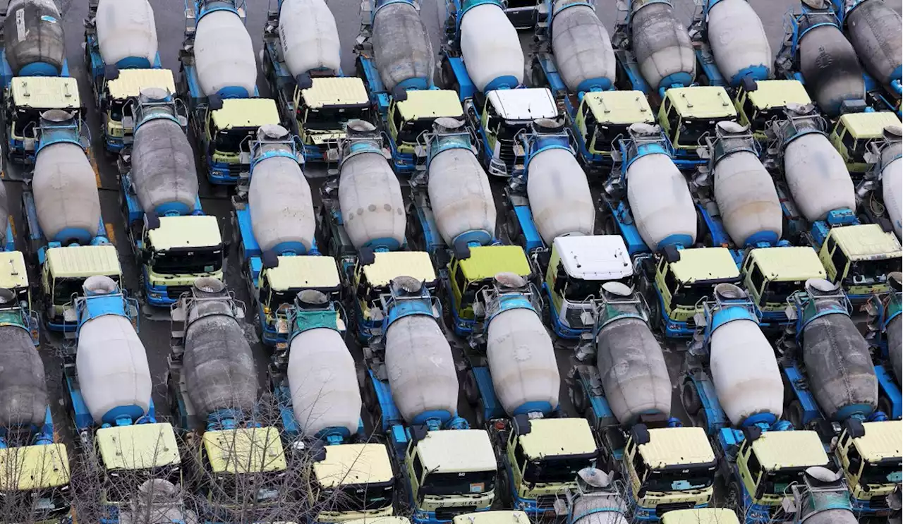 South Korea orders striking truckers in cement industry back to jobs