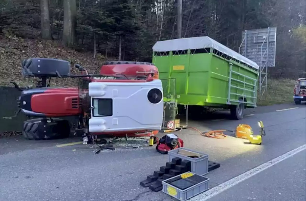 Traktor kippt um – Fahrer verletzt - Schweizer Bauer