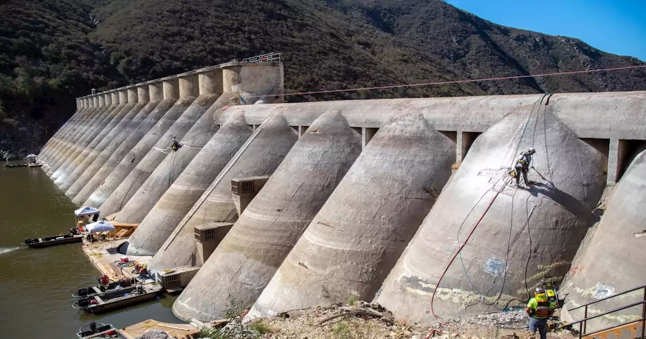 San Diego releases water from crumbling Lake Hodges into San Dieguito River