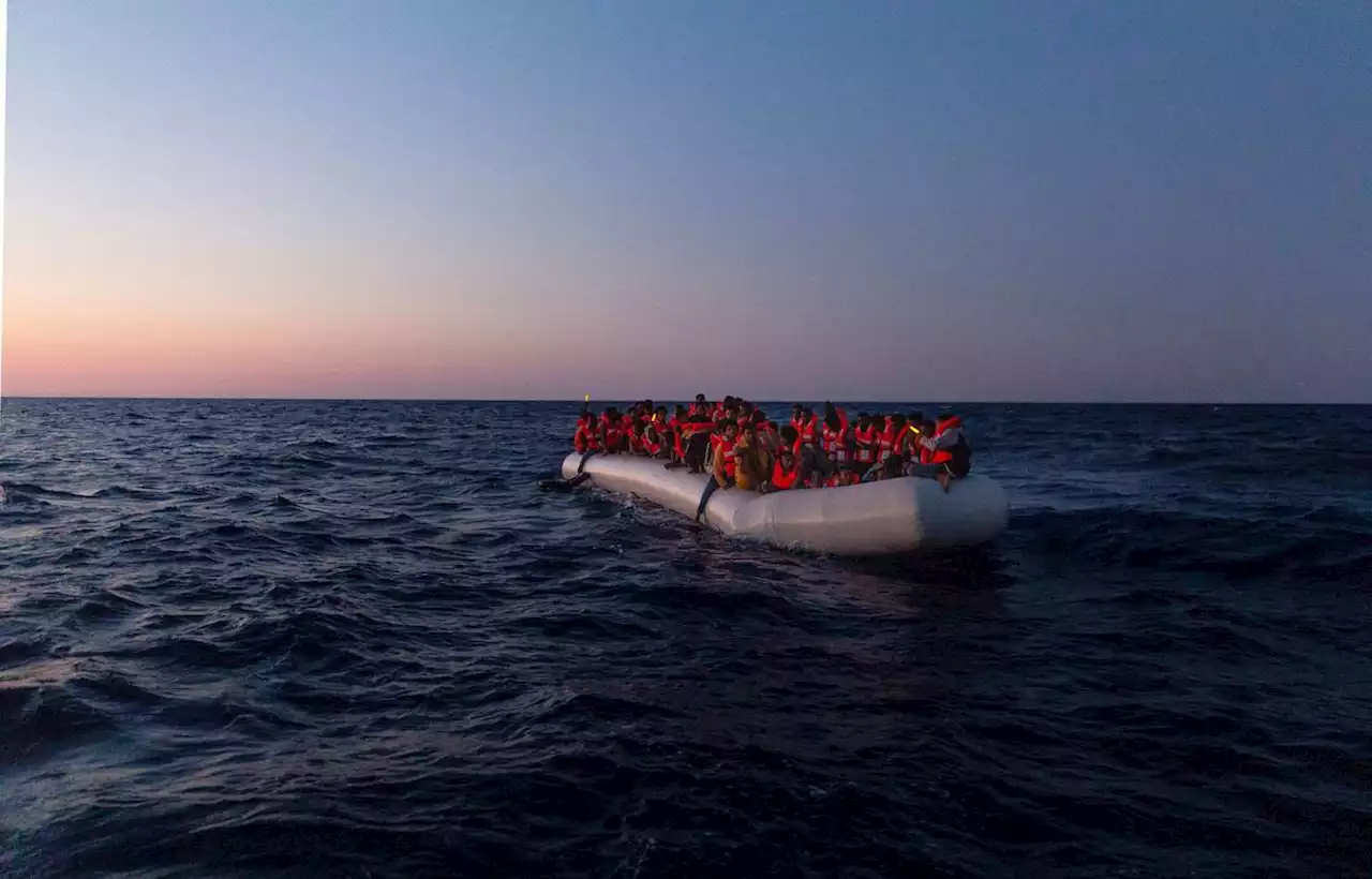 Royaume-Uni : un homme arrêté dans l’affaire du naufrage de 27 migrants morts dans la Manche