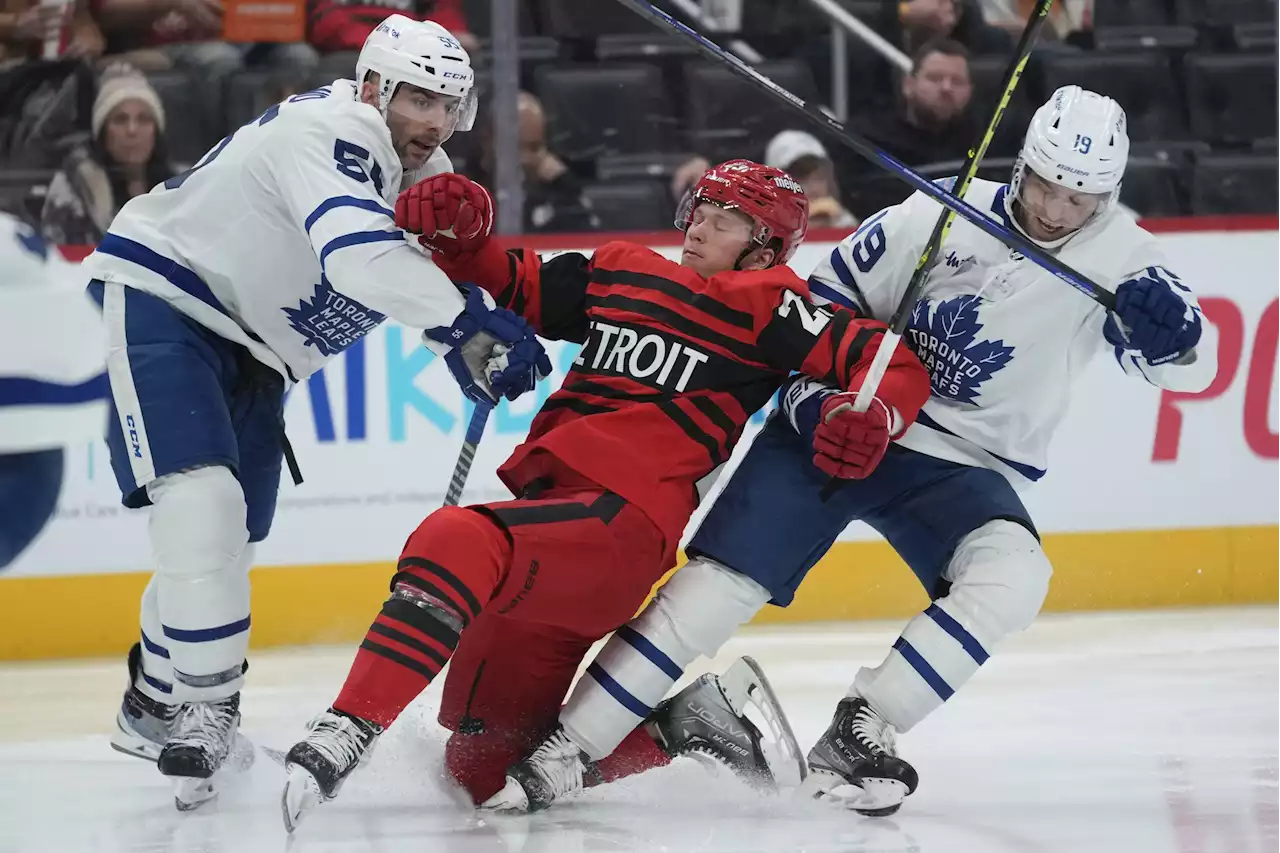 Murray comes up big, Marner gets another point as Maple Leafs cap trip with fourth win