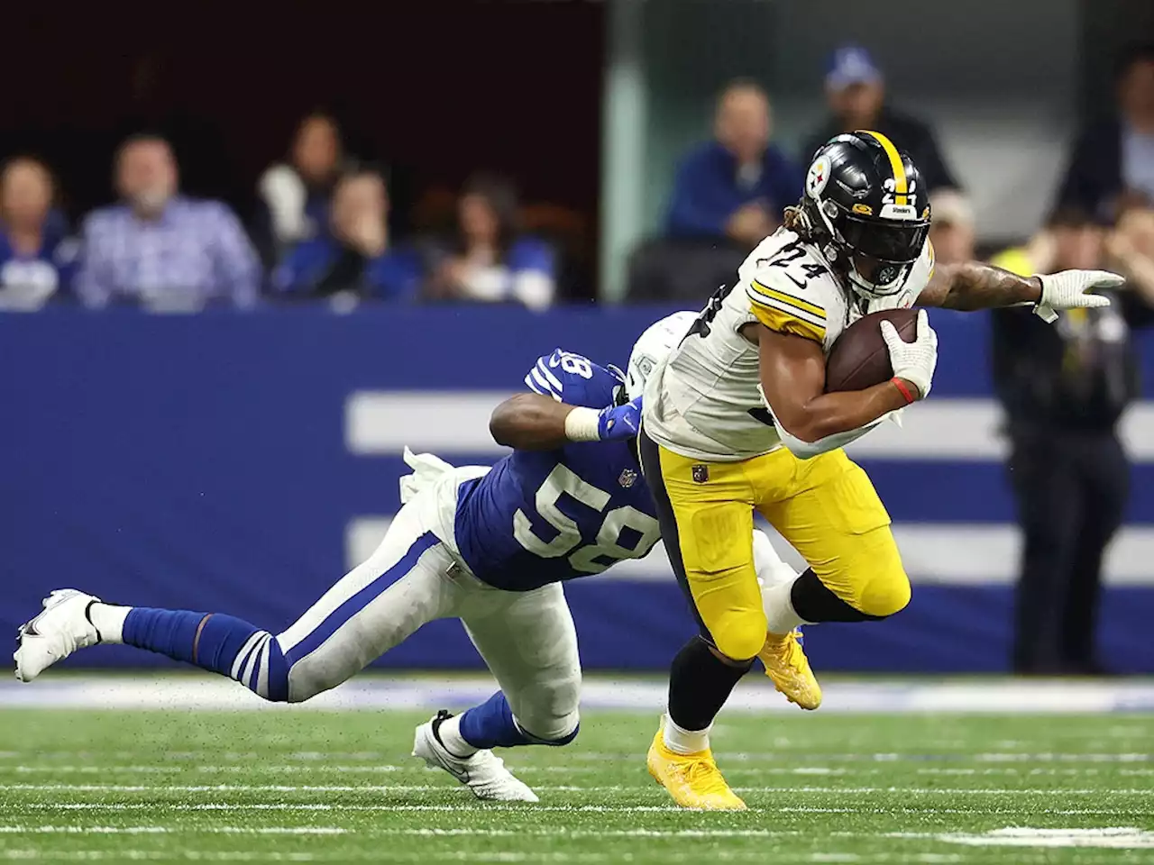 Snell runs for go-ahead TD as Steelers hold off Colts