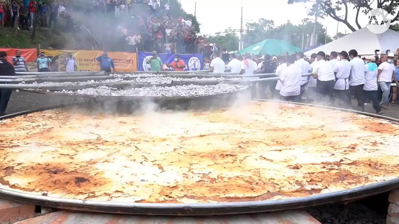 40 Salvadoran chefs break record with world's biggest pupusa: See it here