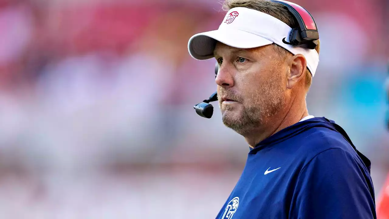 Auburn officially hires Hugh Freeze as head coach