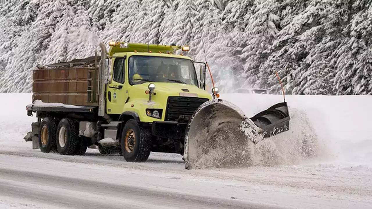 Northwest US to see heavy snowfall, South facing string of tornadoes