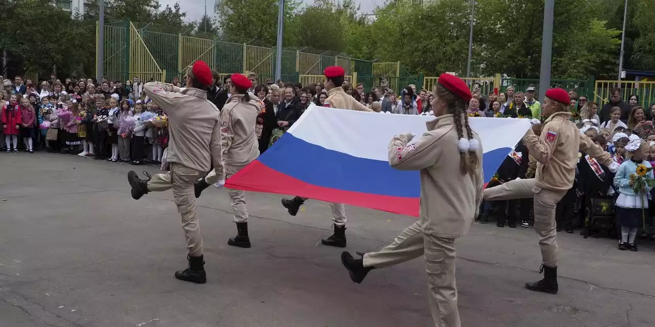 Kremlin Adds Kalashnikovs, Patriotism and Respect for Soldiers to School Curriculum in Soviet-Era Throwback