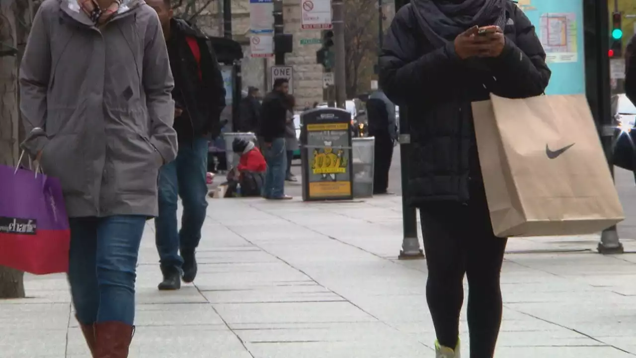 How Will Inflation and Online Holiday Shopping Impact Michigan Avenue and Downtown Retailers?