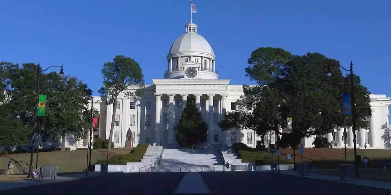 WATCH LIVE: 2022 State Christmas Tree delivered to Alabama Capitol