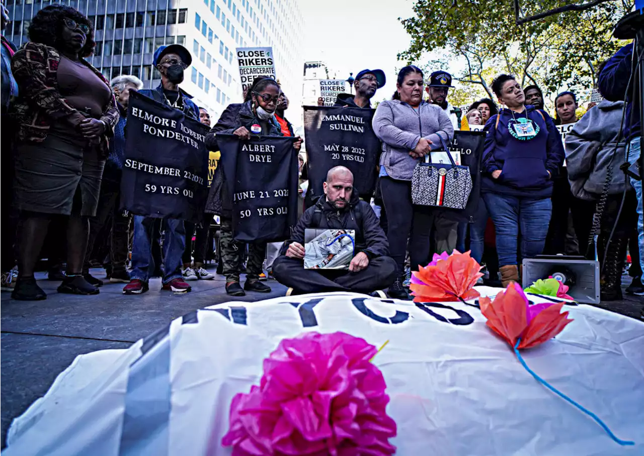 18 hours of action: Rikers Island closure demands repeated at Lower Manhattan protest | amNewYork