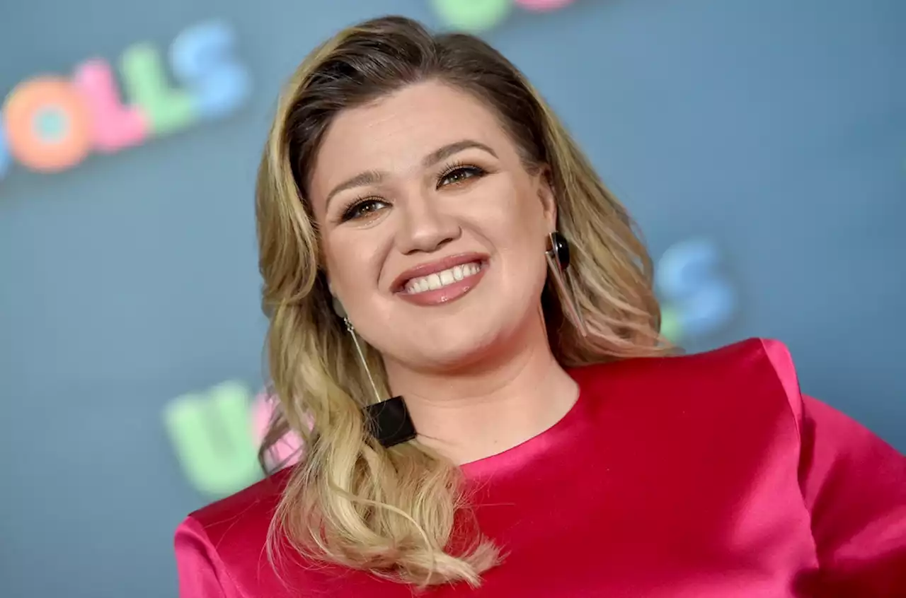 Kelly Clarkson Delivers Smooth Cover of Z.Z. Hill’s ‘Someone Else Is Steppin‘ In’