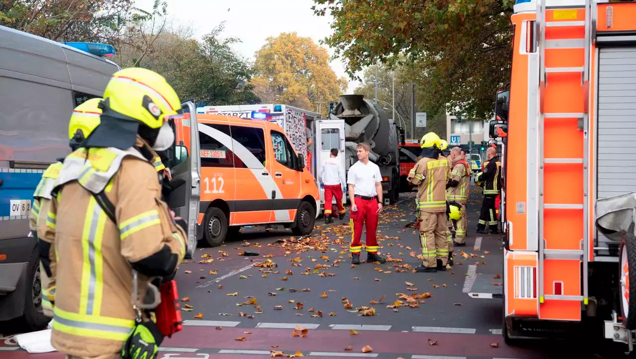 Polizei korrigiert sich: Radfahrerin nach Unfall mit Betonmischer für hirntot erklärt