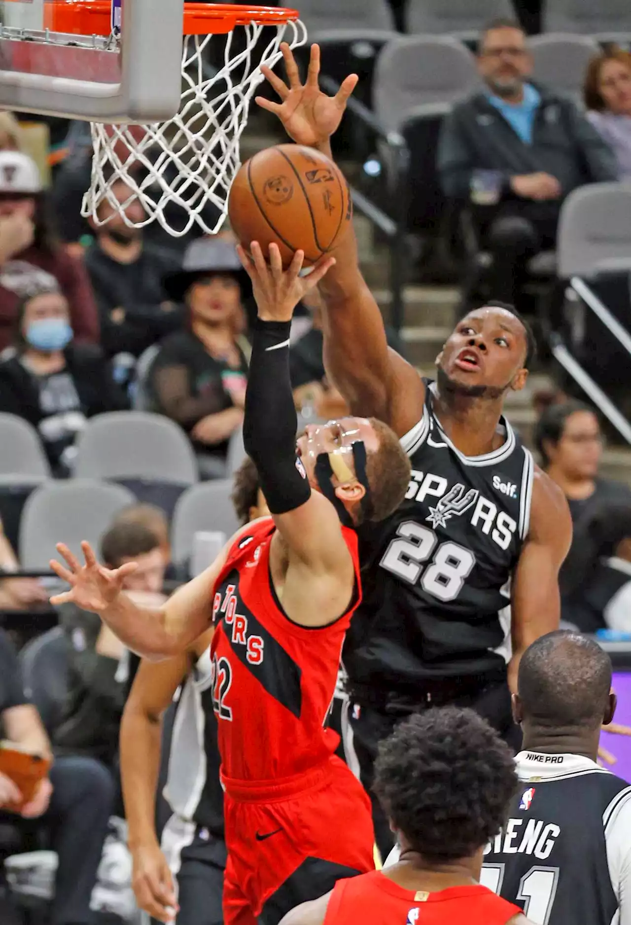 Bassey enjoys fourth-quarter homecoming with Spurs