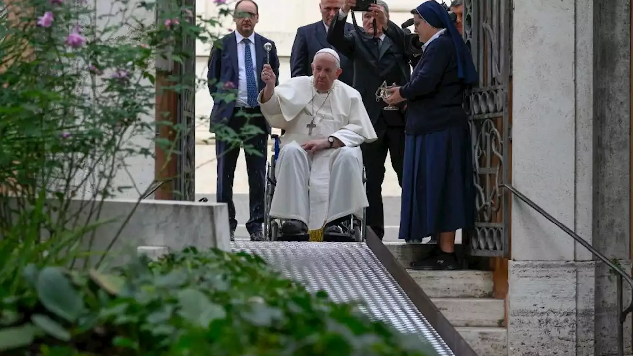 Pope prays for the dead at Vatican's Teutonic cemetary