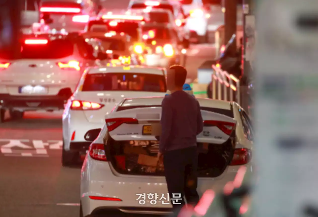 ‘카카오T’ 심야 택시 호출료 오늘밤부터 4000~5000원으로 인상