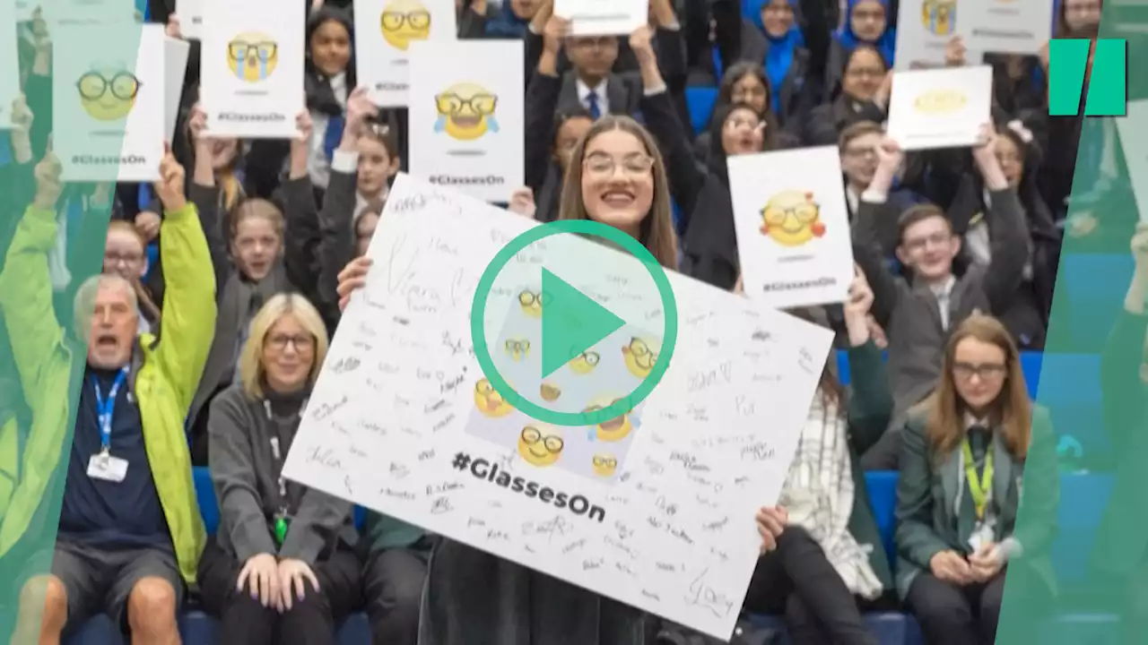 À 13 ans, cette Britannique milite pour des emojis à lunettes « moins stigmatisants »