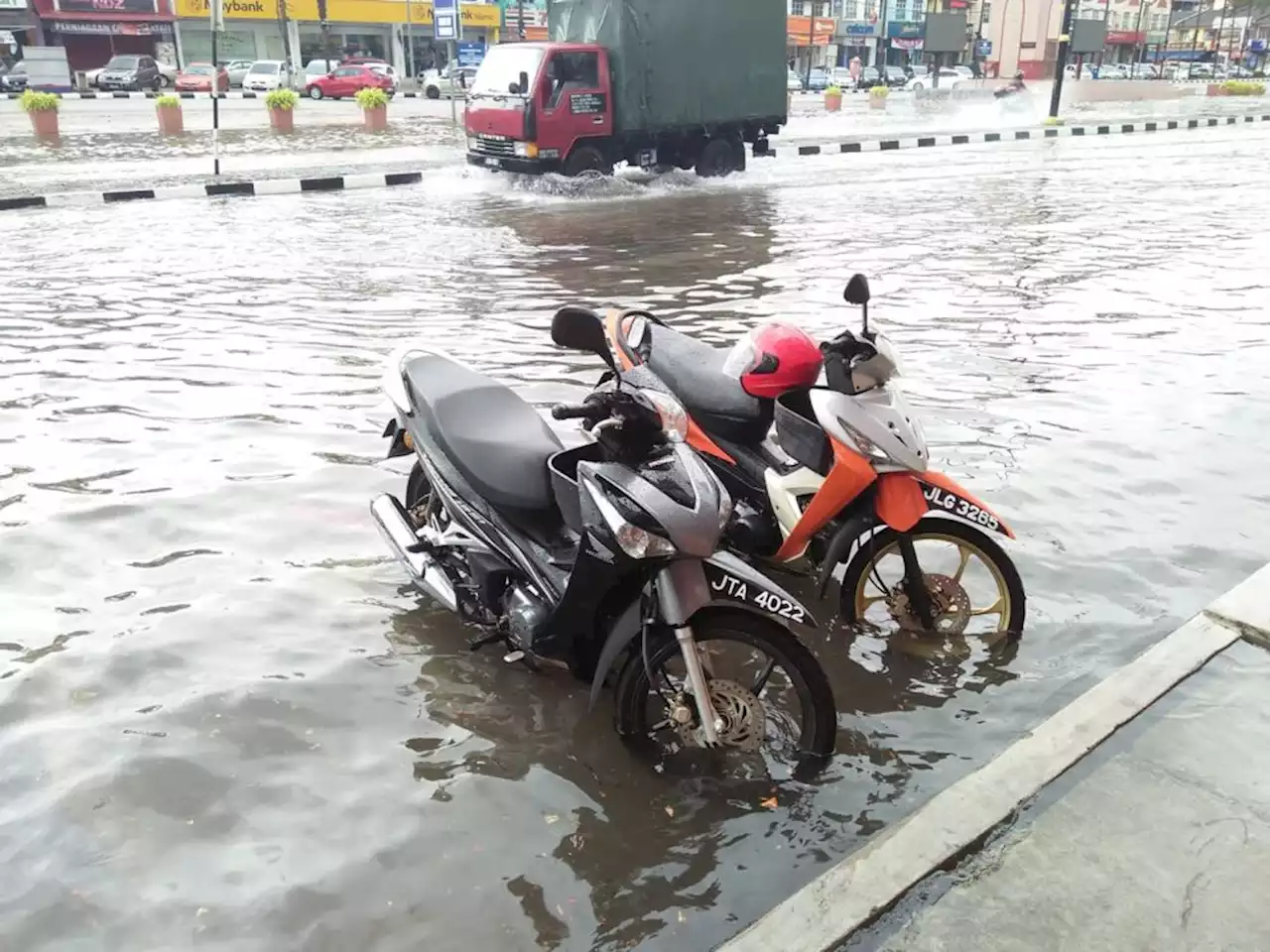 Kota Tinggi dilanda banjir kilat | The Malaysian Insight