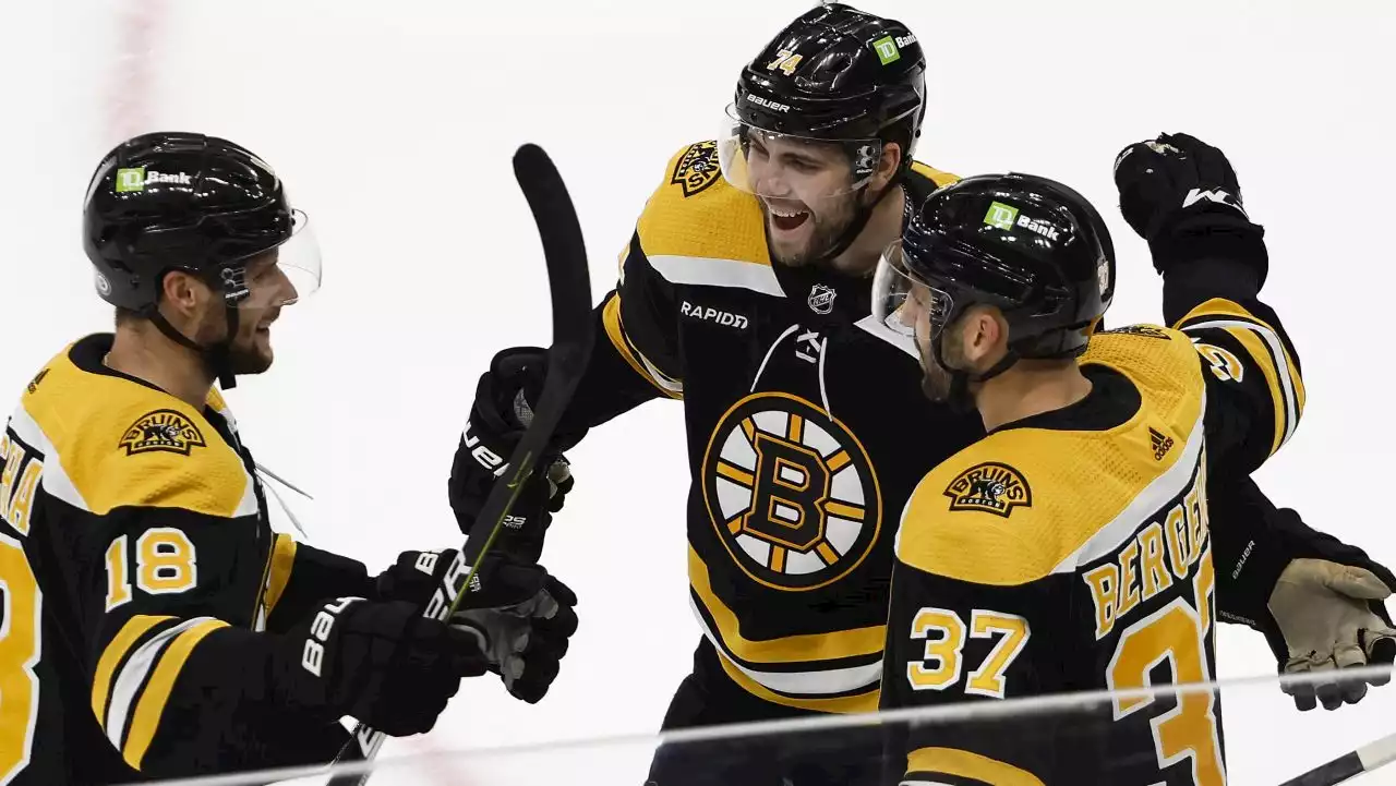 Bruins, Penguins Unveil Throwback Logos for 2023 Winter Classic