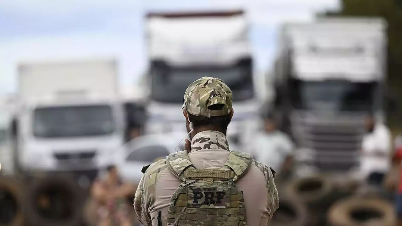 Bolsonaro ruft Trucker zur Räumung der Straßenblockaden auf